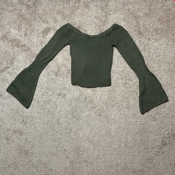 Seek the label sweater with bell sleeves, dark green in size small - Picture 9 of 9